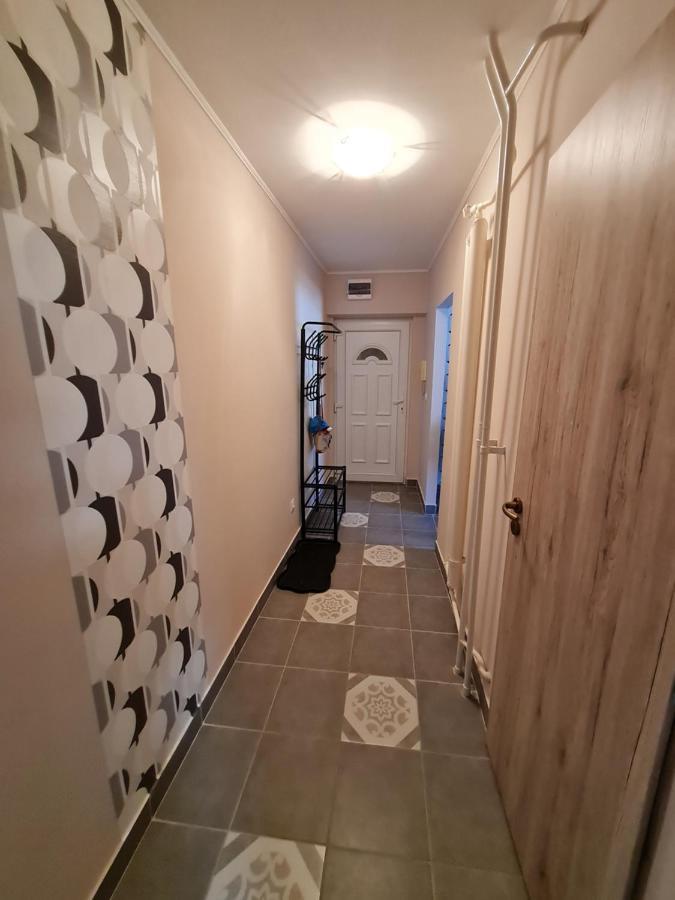 Tatabanya Ujvarosi Lakas Exteriör bild